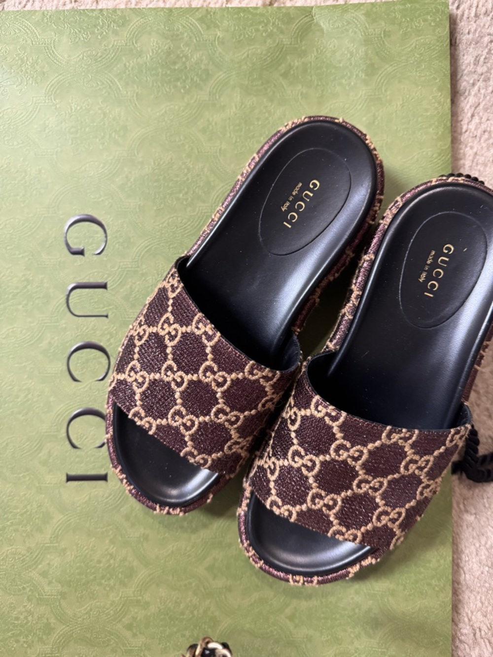 Gucci 💯% Authentic chunky GG Canvas Slide Mules with Black Footbed - Size 37 1/2 - Picture 2 of 11